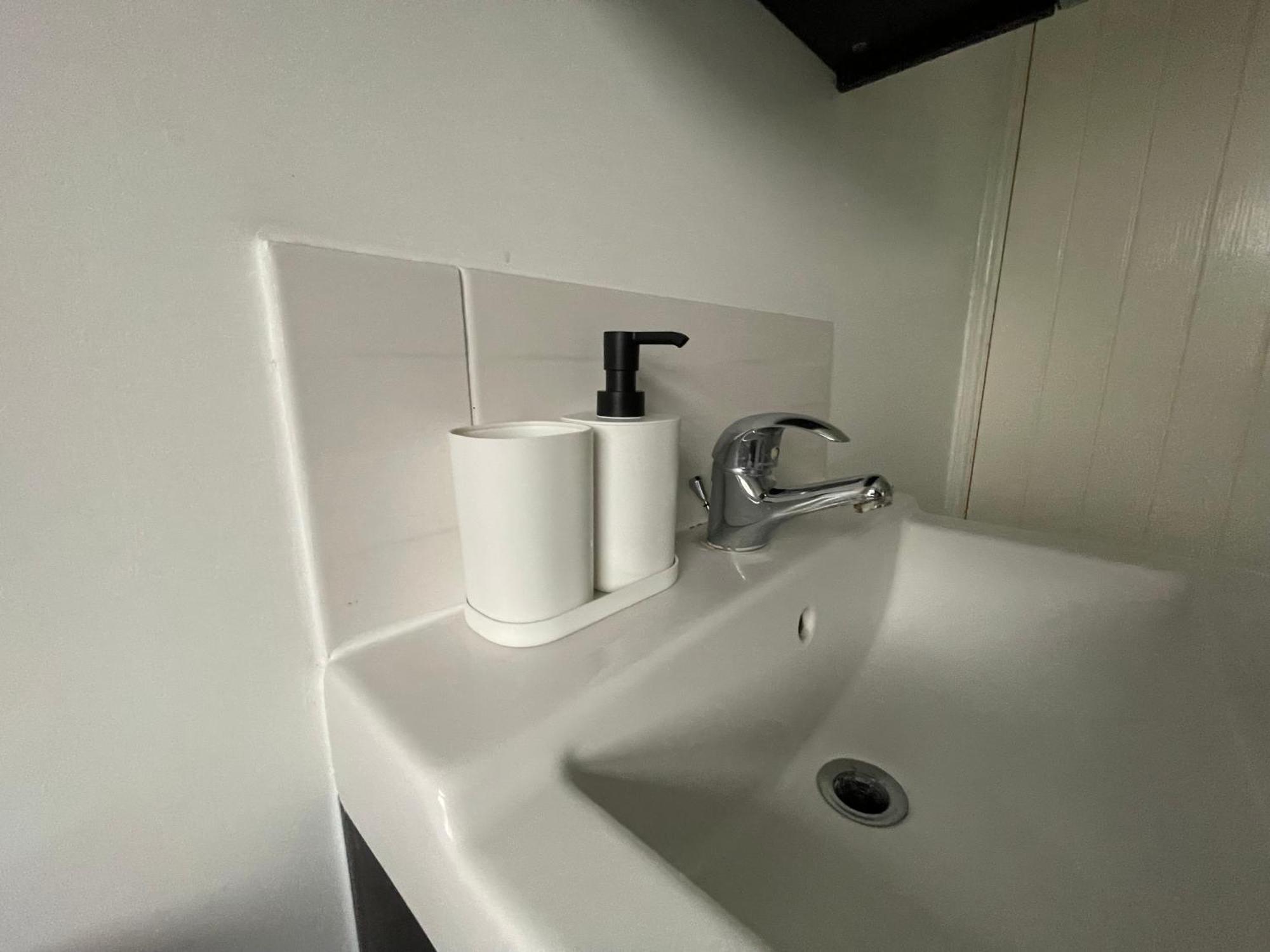 Welcome Rooms 54 Swindon Esterno foto
